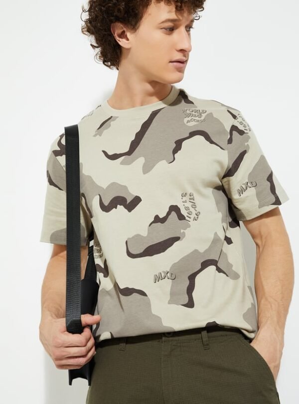 URB_N Men Camouflage Print T-shirt